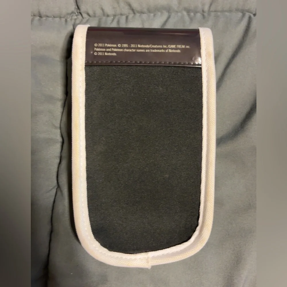 Pokemon Black & White DS/3DS Holder with cleaning cloth